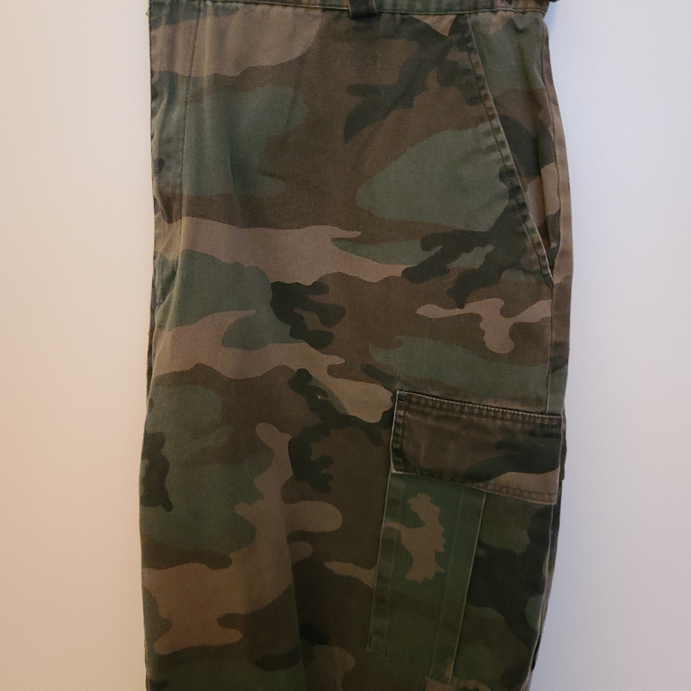 Mens cammo cargo shorts 44 waist